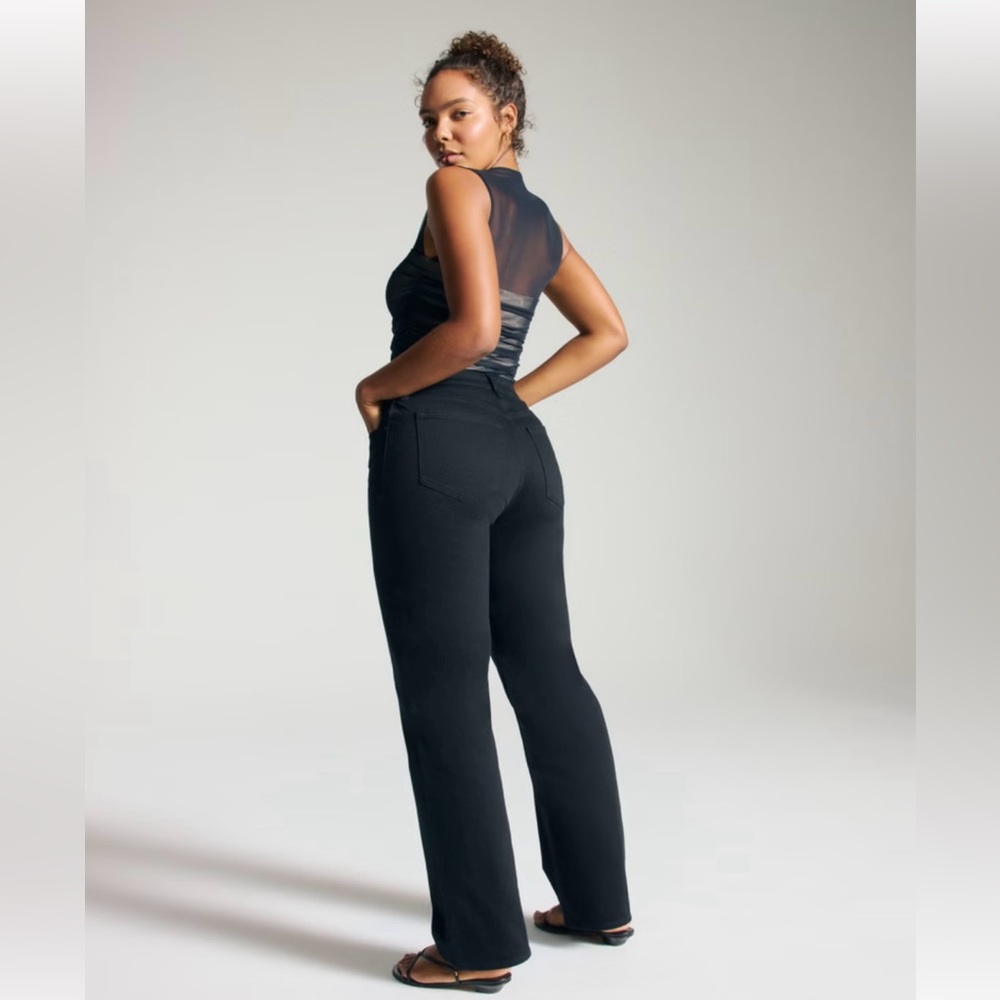 Abercrombie Curve Love High Rise 90s Relaxed Jean